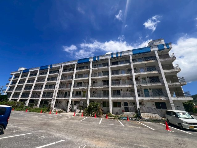 シャンボール佐敷2号棟(オーナーチェンジ物件)の外観