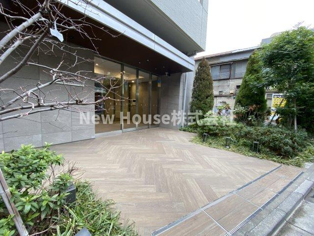 フレンシア椎名町のエントランス