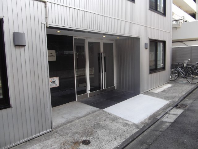 TRYM武蔵小杉のエントランス