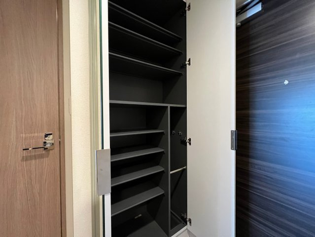 プレサンス心斎橋ニストの収納