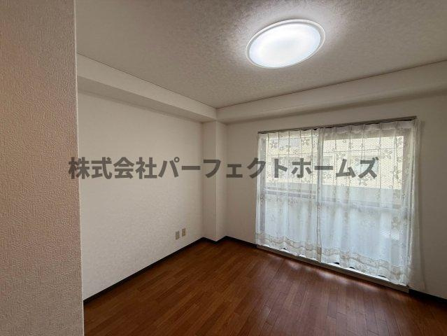 サンライズ枚方の内装|明るい色調の室内です
