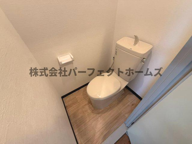 サンライズ枚方のトイレ|落ち着いた色調のトイレです