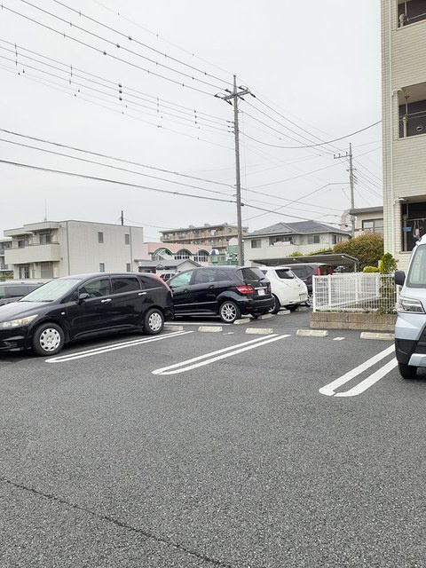 ラフレシール桜の駐車場