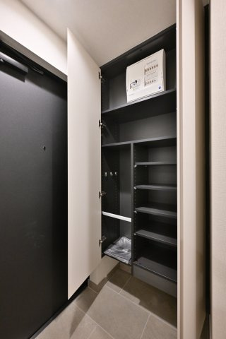 リビオメゾン西麻布の収納|こまごまとしたものを収納できそうですね
