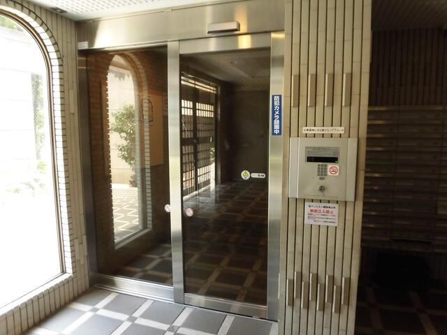 日神パレステージ伊勢佐木南のエントランス