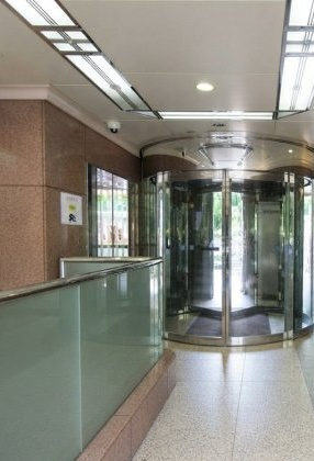 FRONT FIELD長居東のエントランス