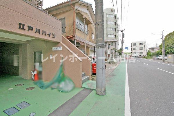 特典：仲介手数料が半額です!!のエントランス|ゆとりのあるエントランスです