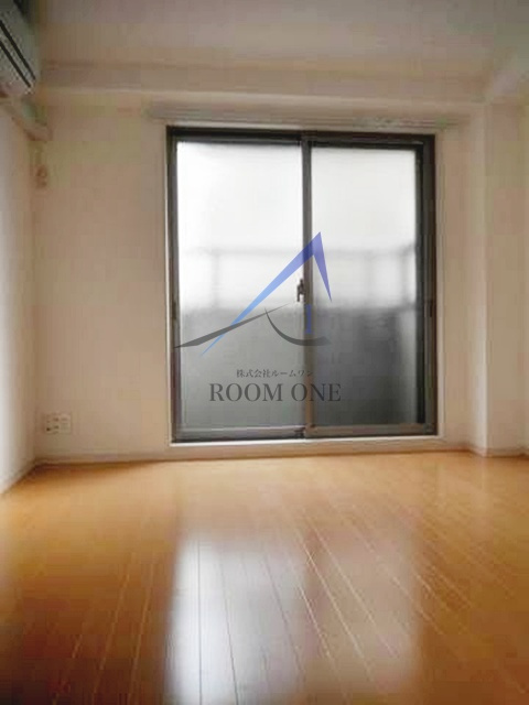 Ｒ　ＦＬＡＴの居間・リビング|洋室のお部屋です。