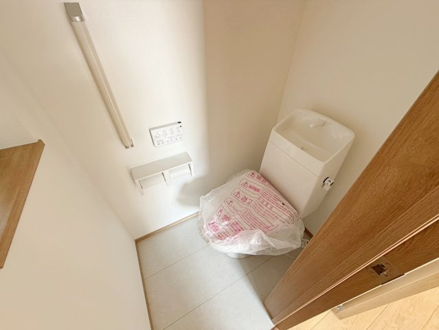 忠岡町忠岡南2丁目新築戸建（B号地）のトイレ