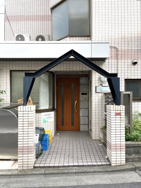 アムロゼッタ西荻窪のエントランス|毎日通るエントランスはこのようになっています