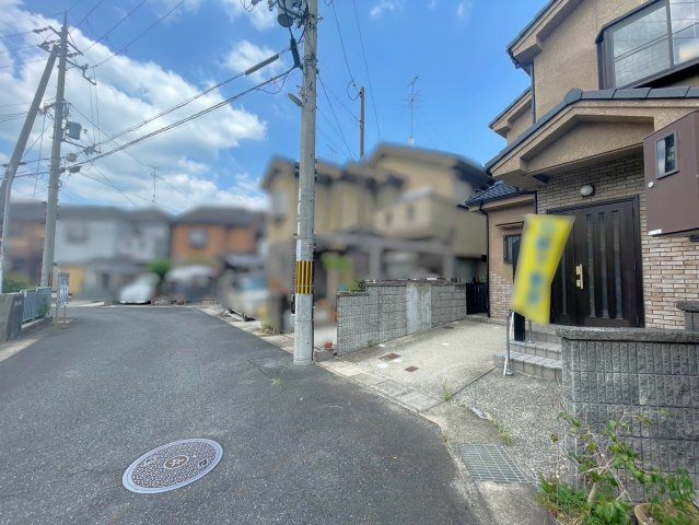 ◆２０２６年６月リフォーム済み◆地下鉄「小野」駅まで徒歩１３分◆伏見区醍醐切レ戸町の前面道路含む現地写真|前道含む現地