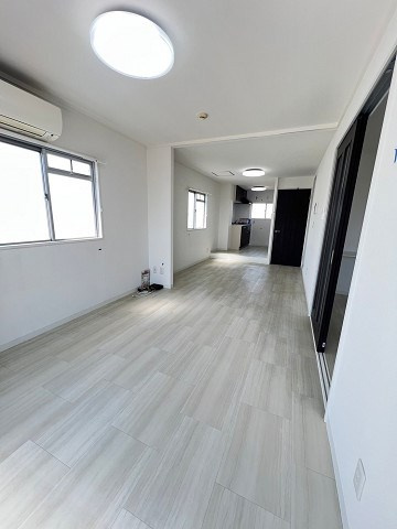 尼崎市杭瀬北新町１丁目のアパートの居間・リビング
