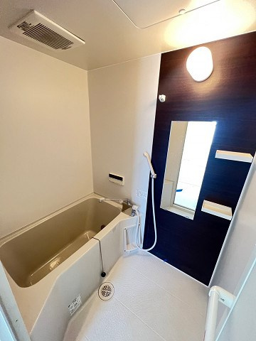 尼崎市杭瀬北新町１丁目のアパートの浴室