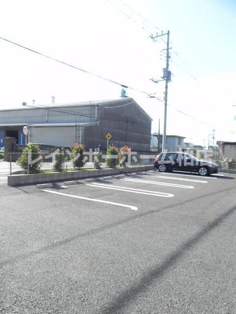 【仲介手数料：50％OFF】対象物件！の駐車場|車をお持ちの方に嬉しい駐車場付きの物件です