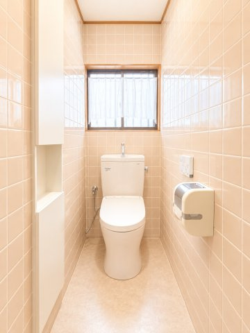 栗東市小野のトイレ|コンパクトで使いやすいトイレです