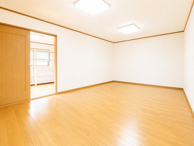 栗東市小野の洋室|明るい洋室です