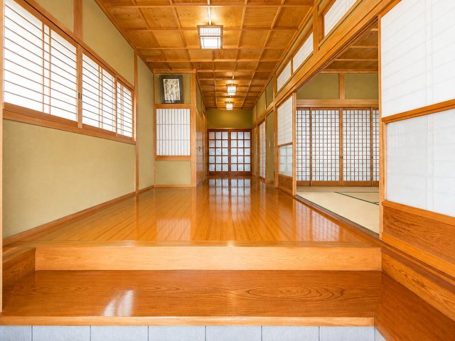 栗東市小野の玄関|ゆったりとした玄関です