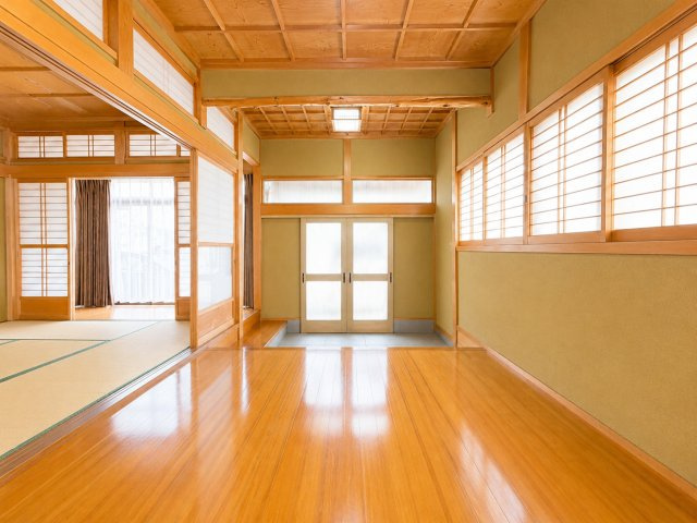 栗東市小野の玄関|明るい玄関です
