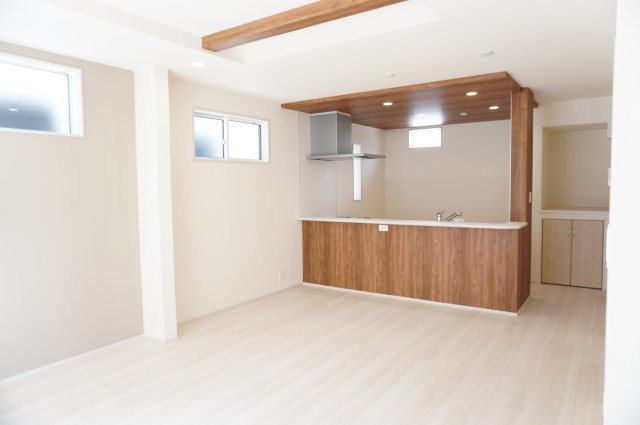 草加市新善町 新築分譲住宅 全8棟 6号棟の居間・リビング