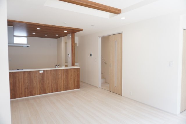草加市新善町 新築分譲住宅 全8棟 6号棟の居間・リビング