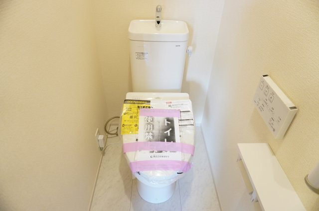草加市新善町 新築分譲住宅 全8棟 6号棟のトイレ|1階