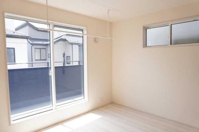 草加市新善町 新築分譲住宅 全8棟 6号棟の洋室|10.26帖