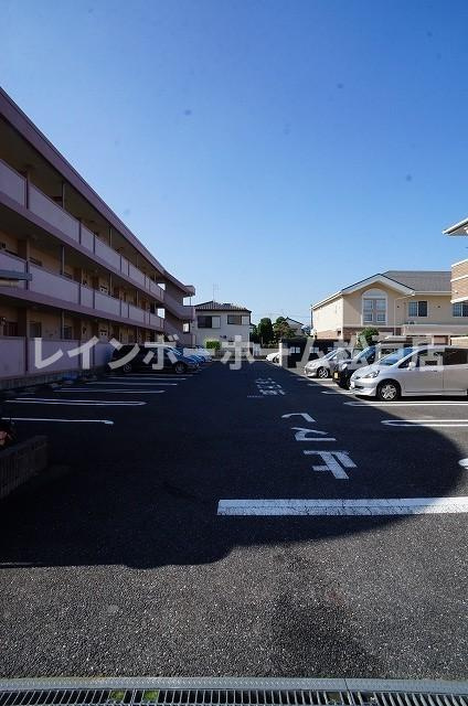 ファイン　ヴィレッジ　【仲介手数料：50％OFF】対象物件！の駐車場