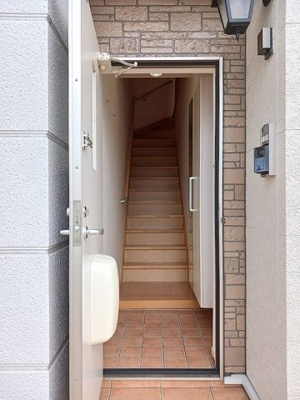 【玄関】 | ジュネスユキα | 収納もある玄関です