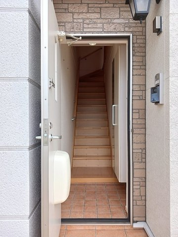 【玄関】 | ジュネスユキα | 収納もある玄関です