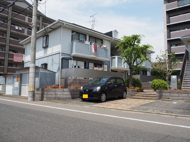イージストパレスの駐車場|カースペースがあります