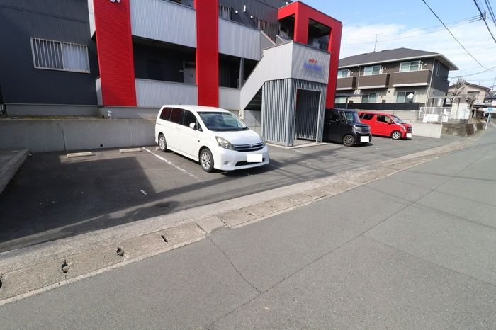 フォーナインの駐車場