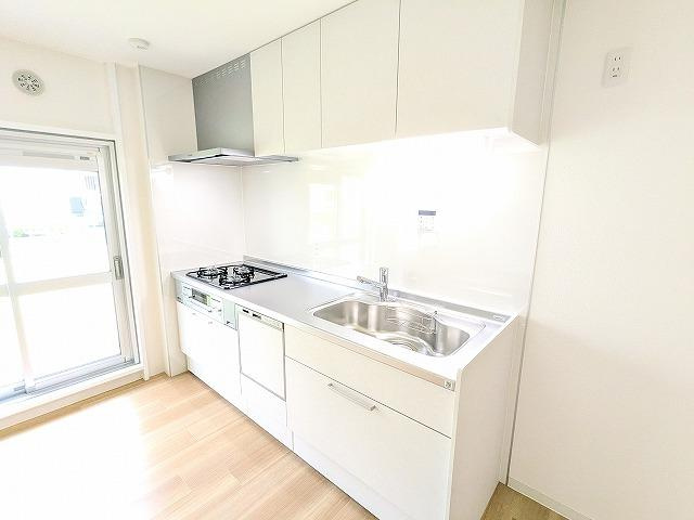 藤阪ハイツD　4棟のキッチン|システムキッチン
■物件内覧・資金計画相談・住宅ローン相談、リフォーム相談、お問合せ受付中■
※当日・翌日のご内覧、ご相談はお電話でのお問合せがスムーズです！