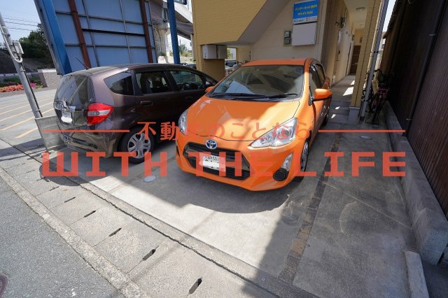 YELLOW HOUSE（イエローハウス）【キャッシュバック】の駐車場|カースペースがあります