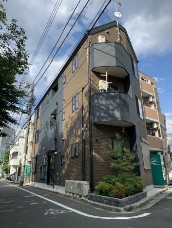 アクセス弥生弐番館のエントランス