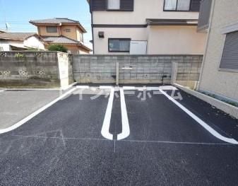 フィーユ　リッコの駐車場