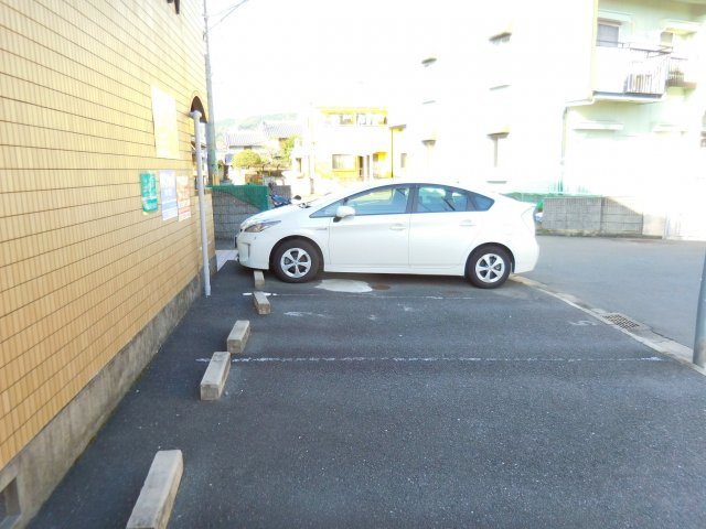 クロシオハイツⅤの駐車場