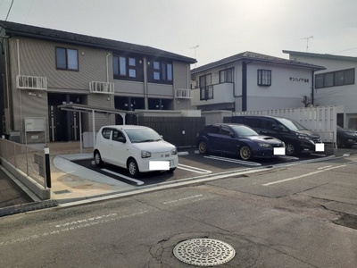 【駐車場】 | フォンハウス　志家 | 駐車場に車を止められます