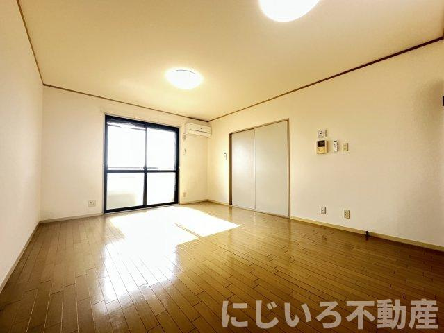 アビタシオン那賀川Bの居間・リビング