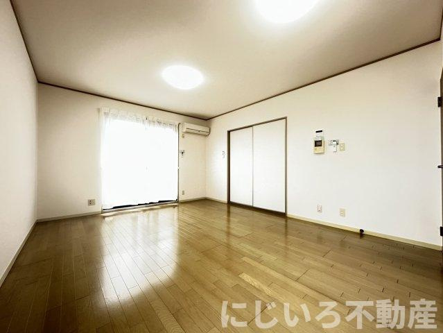 アビタシオン那賀川Aの居間・リビング