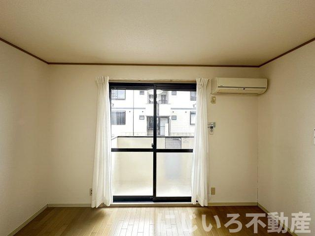 アビタシオン那賀川Aの居間・リビング