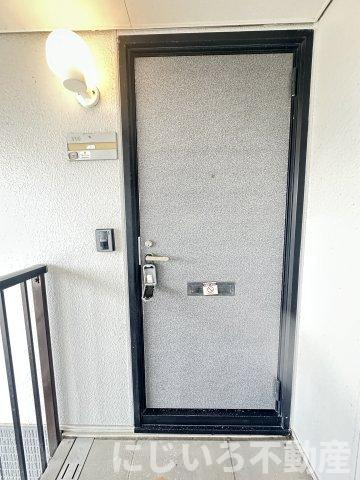 フレグランスAPの玄関