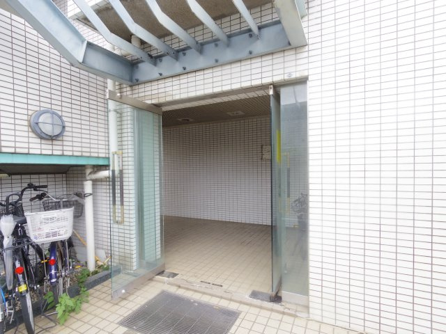 メゾン大和田のエントランス
