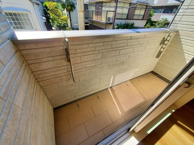 sumicaのバルコニー|暖かな日差しのふりそそぐバルコニー