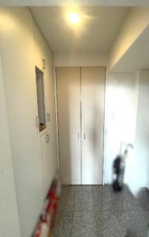 「駐車場無料」高知市北久保アルファステイツ北久保　中古マンションの玄関|清潔感のある白を基調とした上質な玄関ホール。