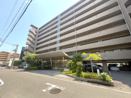 「駐車場無料」高知市北久保アルファステイツ北久保　中古マンションの外観|陽当り・通風に優れた開放的なロケーション。