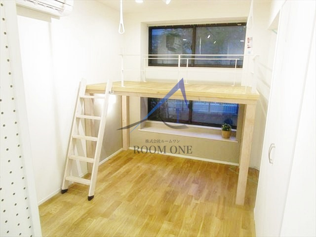 方南町テラスハウスＷの居間・リビング|洋室のお部屋です。