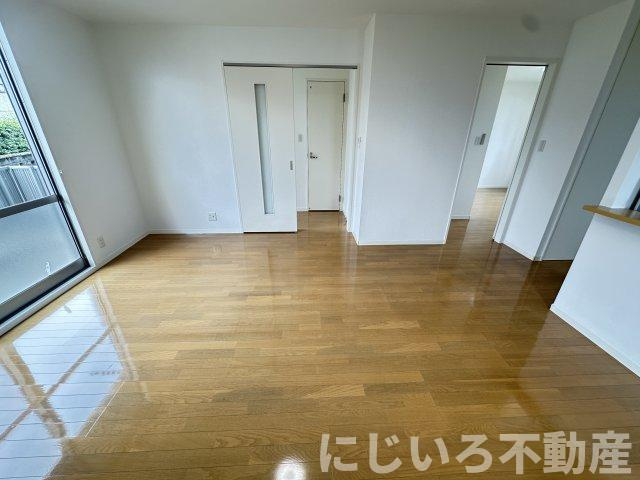 シャーメゾン霧ヶ峰Dの居間・リビング