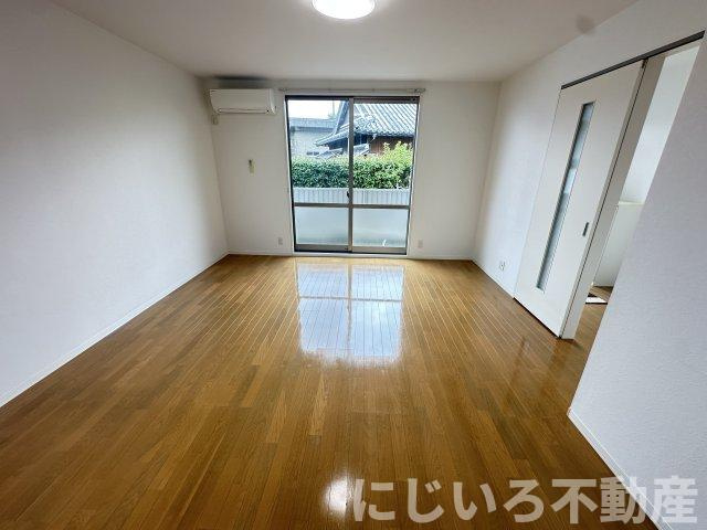 シャーメゾン霧ヶ峰Dの居間・リビング