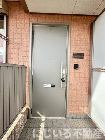 シャーメゾン丘Aの玄関