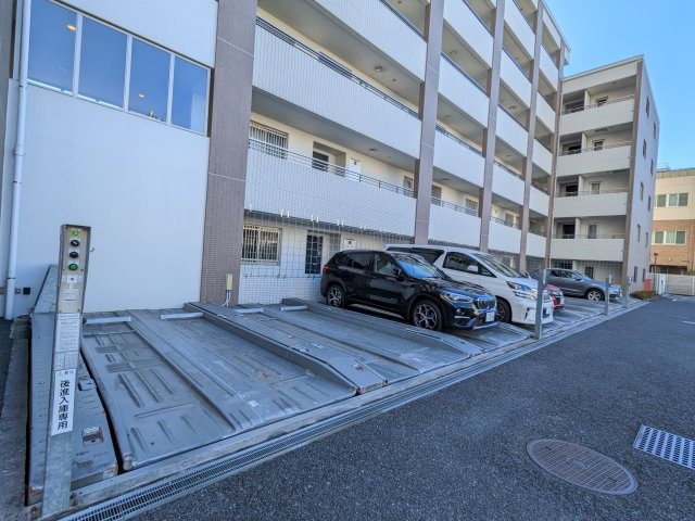 ガーデン板橋氷川町の駐車場|駐車スペースもあります